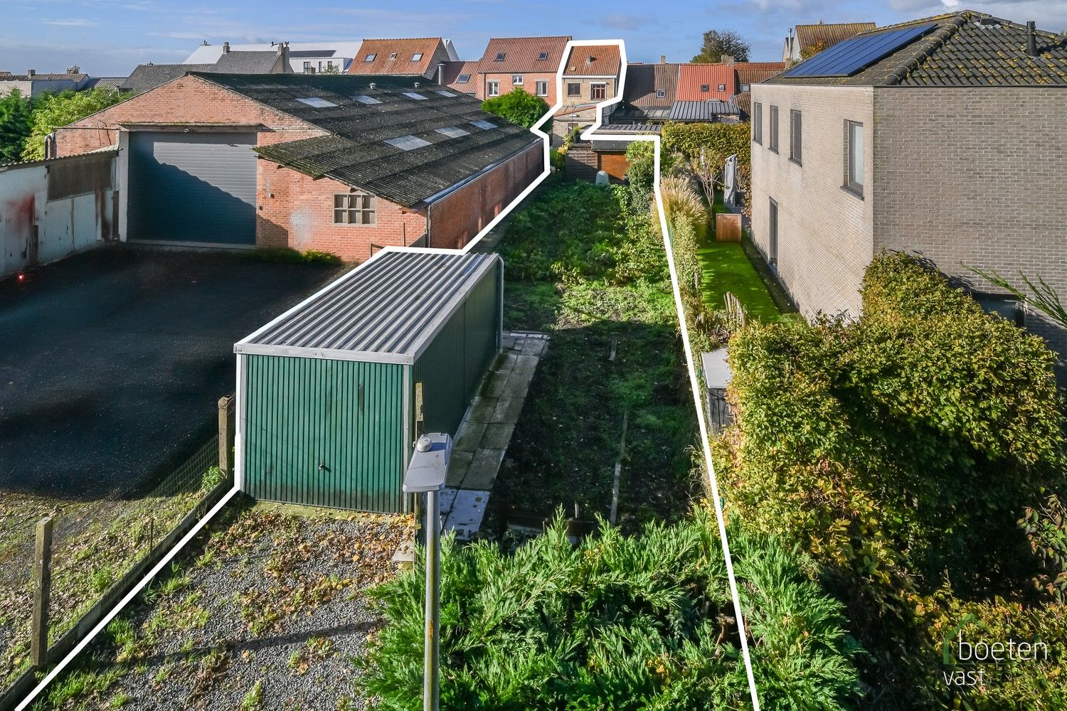 Alveringem: Interessante dorpswoning met redelijk comfort, 3 slaapkamers, tuin en uitweg met garage achteraan op 428m² grondopp. foto 23