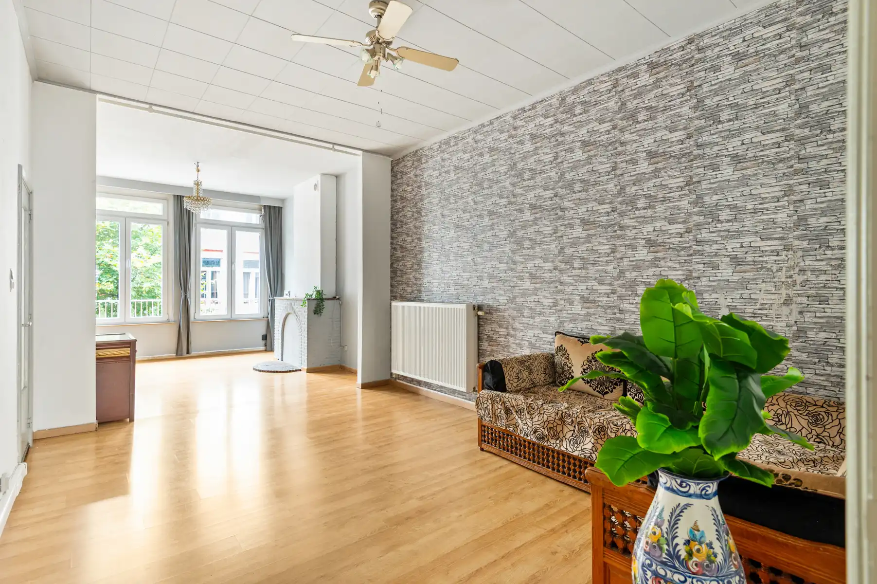 Ruim, centraal gelegen 2 SLK appartement met sterke basis foto 3