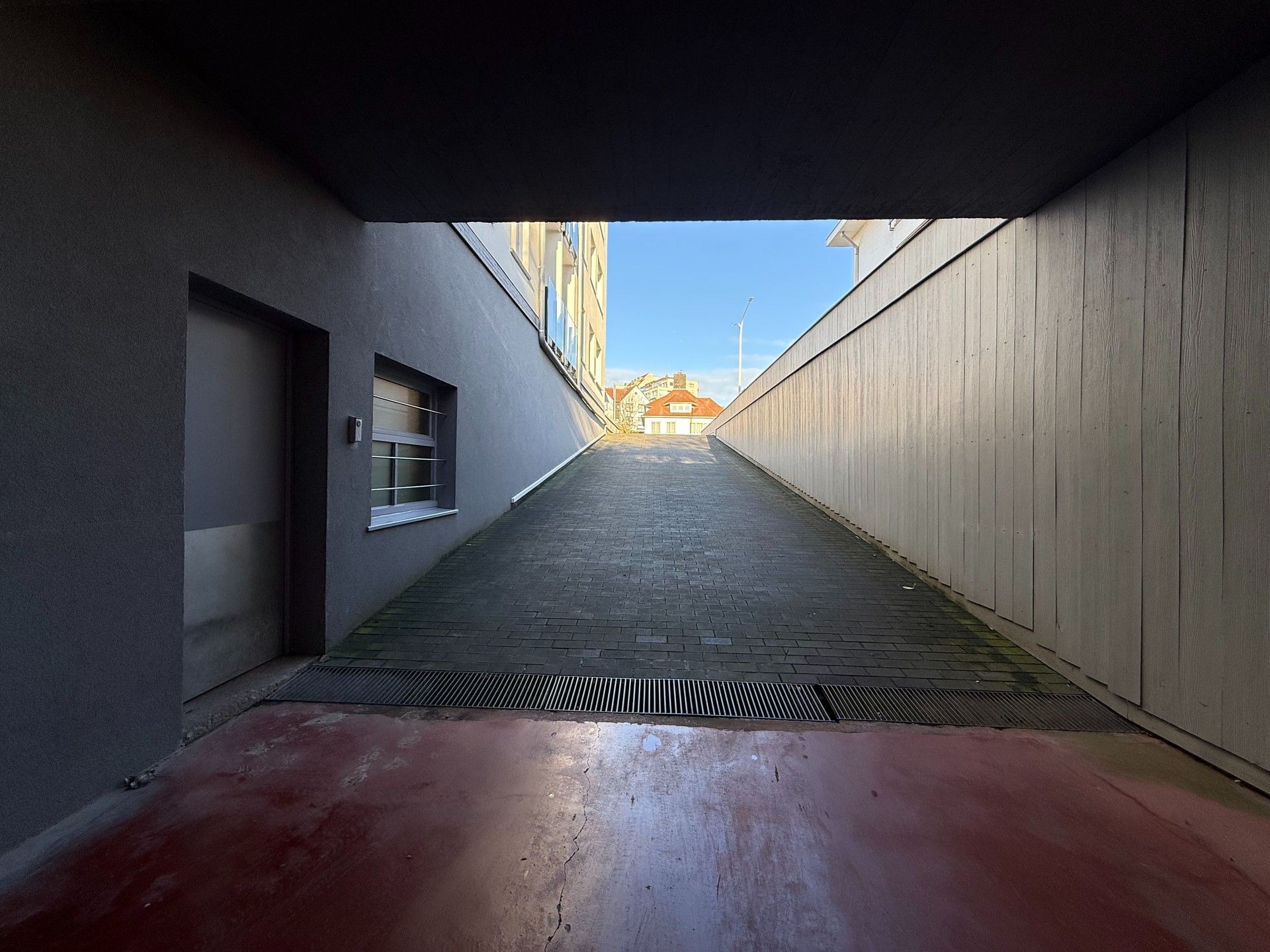 Goed gelegen parkeerplaats op wandelafstand van de zeedijk foto 11