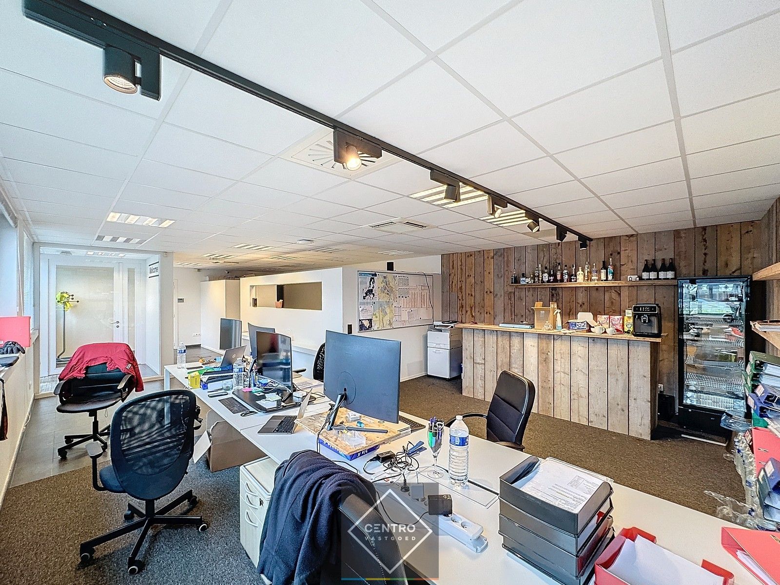 Instapklare KANTOREN (250m²) met 6 private parkeerplaatsen voor de deur te Brugge! Ideale uitvalsbasis naar kust en binnenland! foto 3