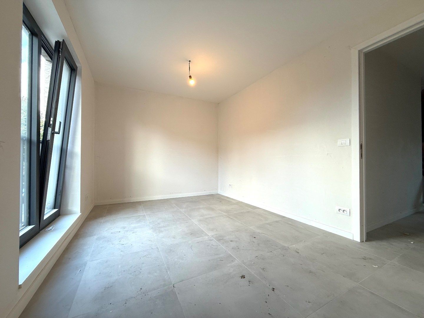 Nieuwbouw half open bebouwing met carport foto 6