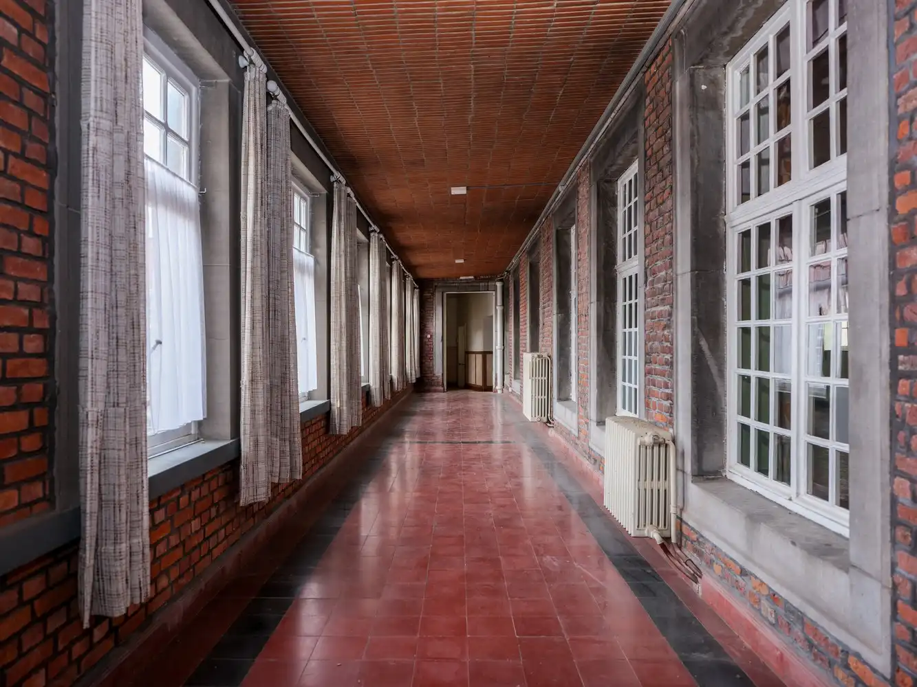 Uniek: voormalig klooster op een toplocatie met een enorm potentieel foto 20
