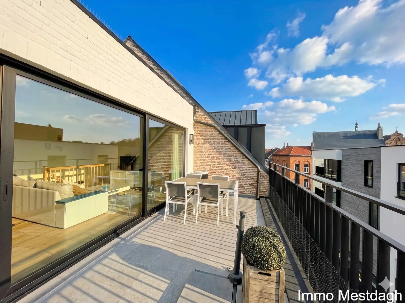 Lichtrijk Penthouse met Zuid-Terras in Hartje Diest foto 2