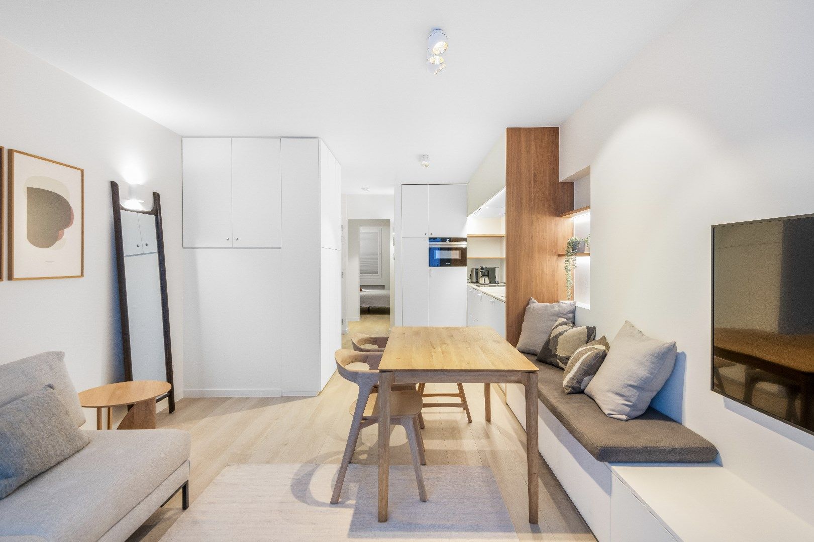 Appartement met zijdelings zeezicht gelegen tussen het Driehoeksplein en het Albertplein in het Zoute. foto 2