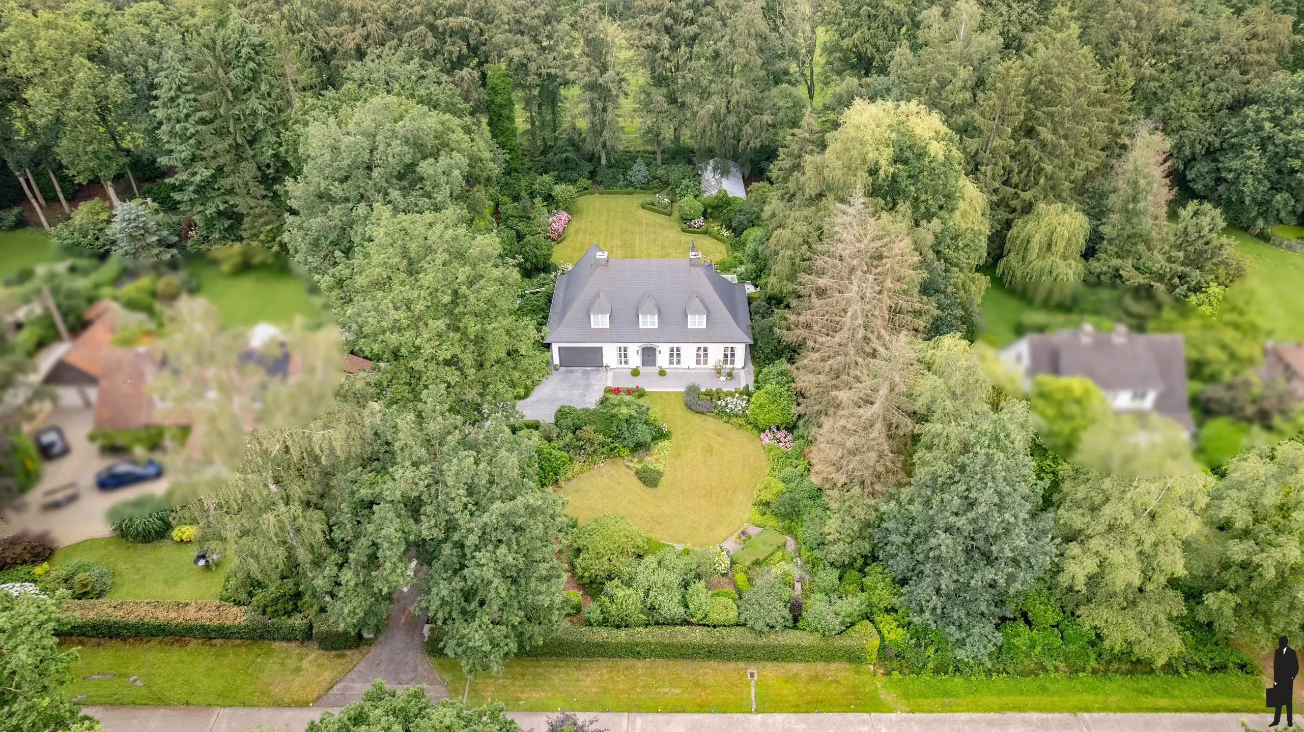 Statige villa op prachtig aangelegd perceel  met 4 slaapkamers en inpandige garage foto 45