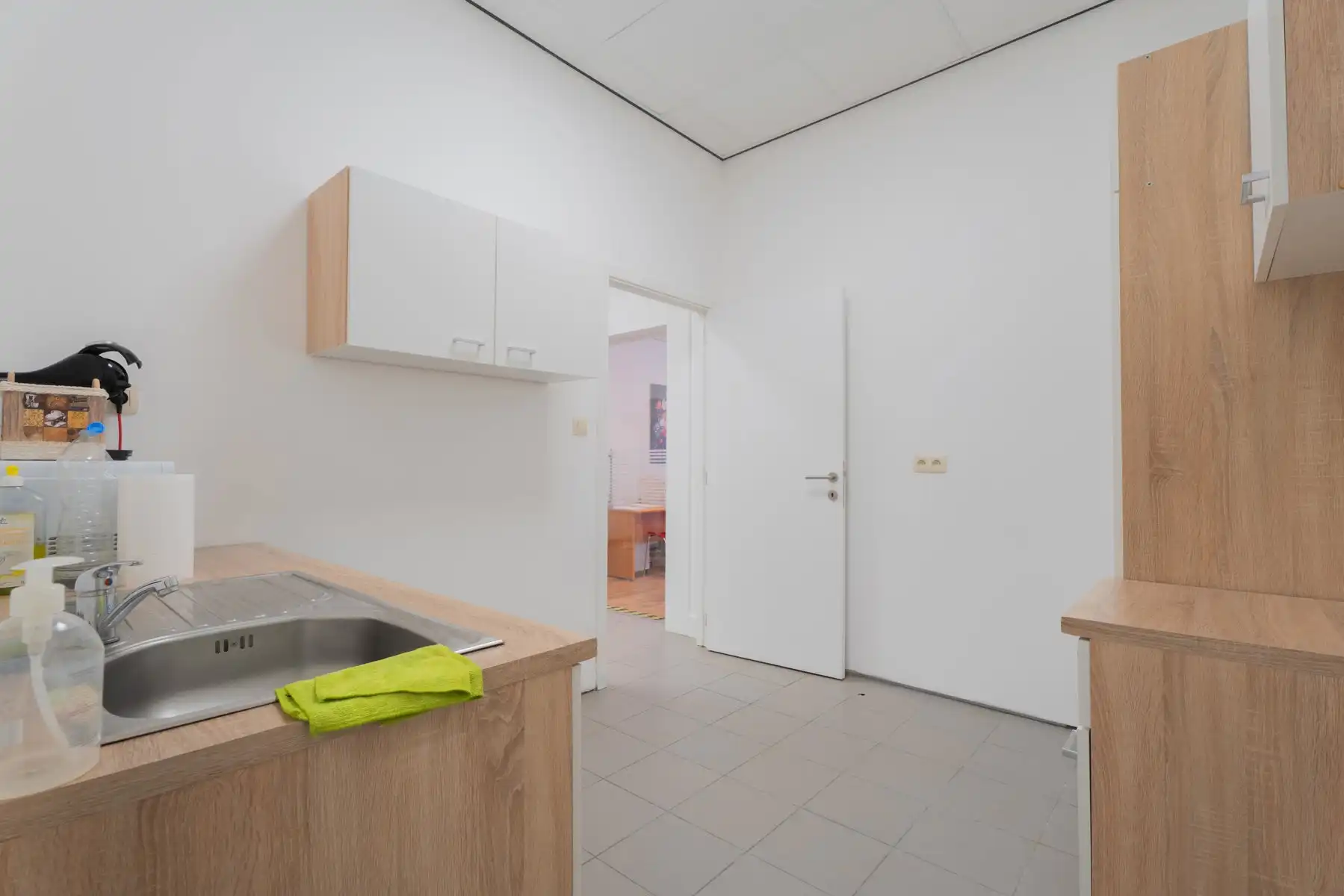 Uitstekend gelegen handelspand van 103 m² foto 3