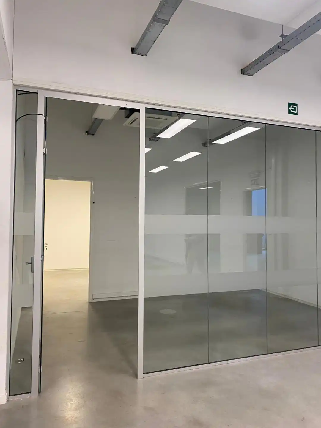 Kantoorruimte 310m² met aansluitend magazijn 216m²  in Burcht foto 37