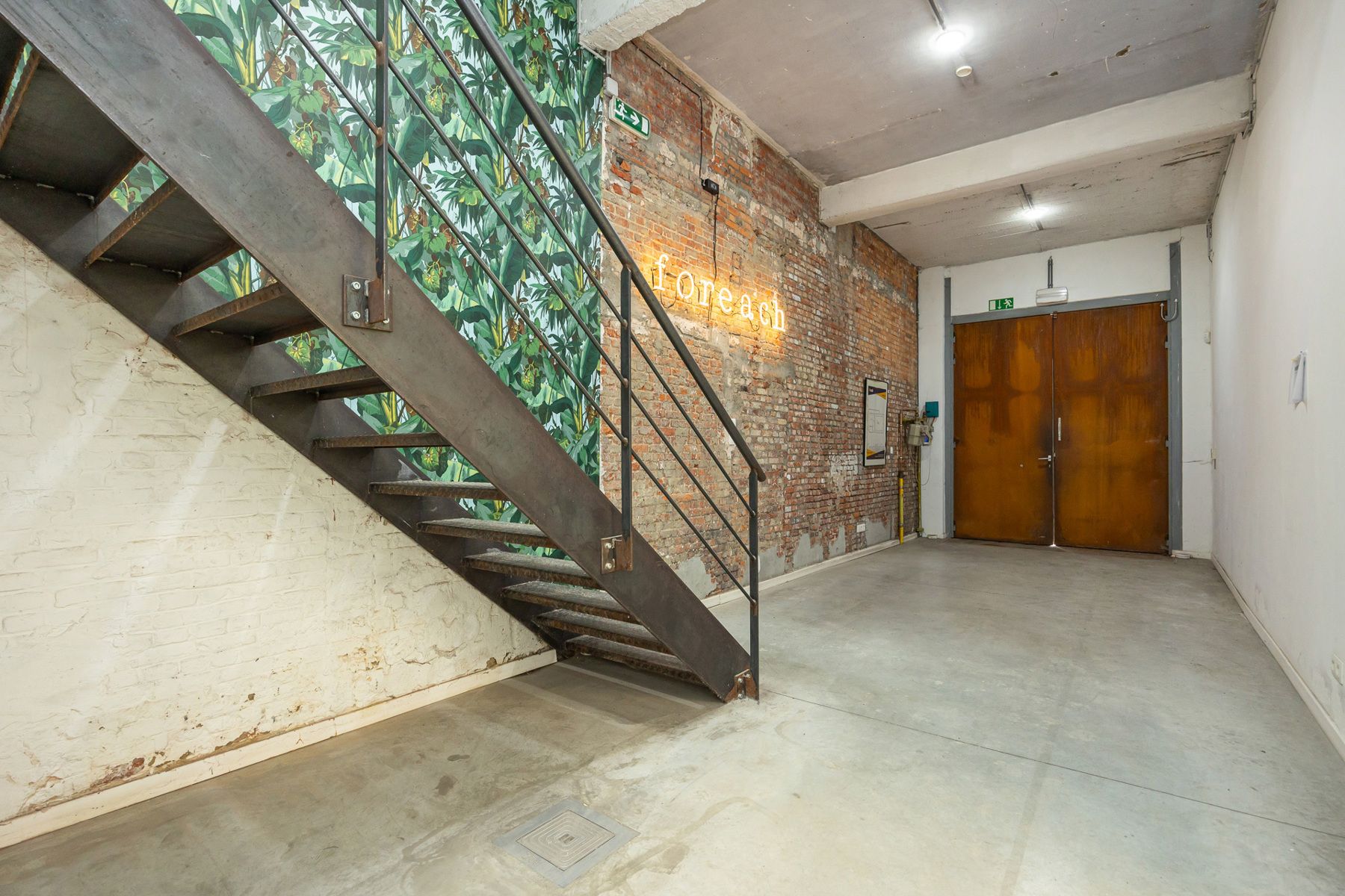 Instapklaar kantoorgebouw te koop in Merksem foto 15