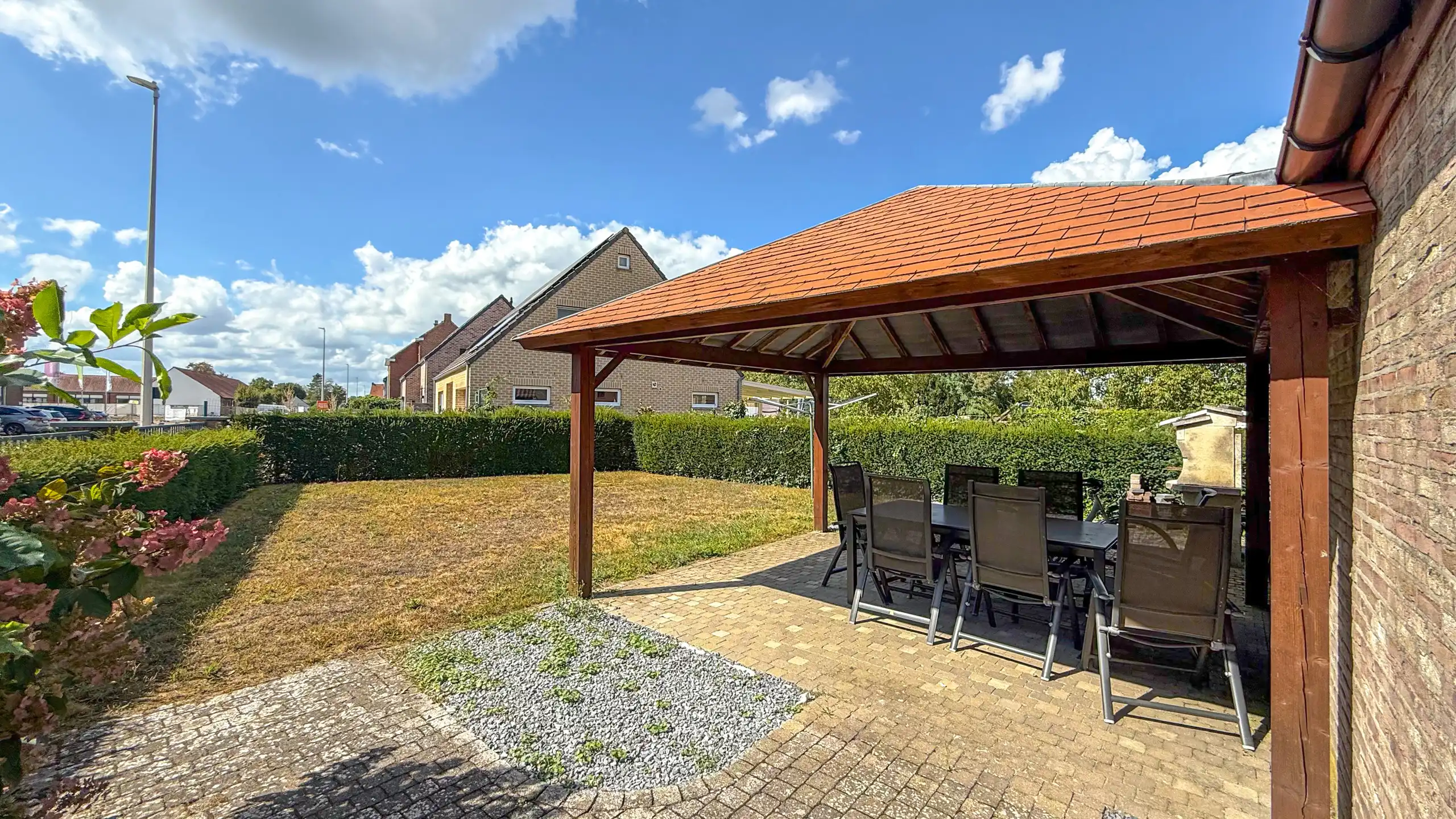 Ruime gezinswoning met 4 slpk, zonnepanelen en grote tuin! foto 52