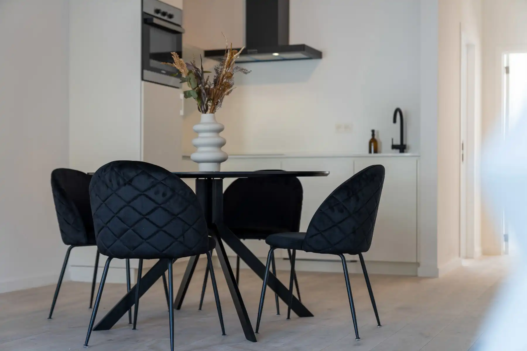 Wilrijk - Recent gerenov. 2 slpk gelijkvloers app. met tuin  foto 8