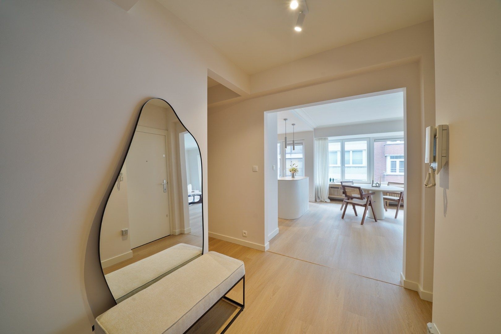 Volledig vernieuwd 3-slaapkamerappartement in hartje Oostende foto 11