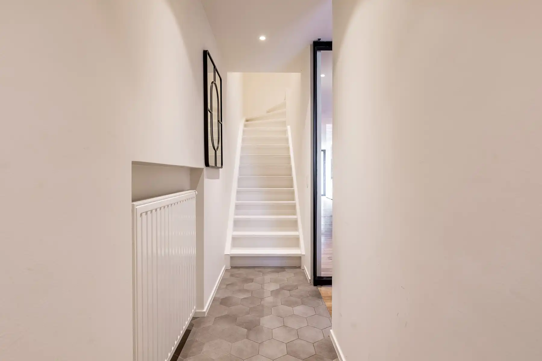 Volledig vernieuwde, gezellige ongemeubelde woning foto 11
