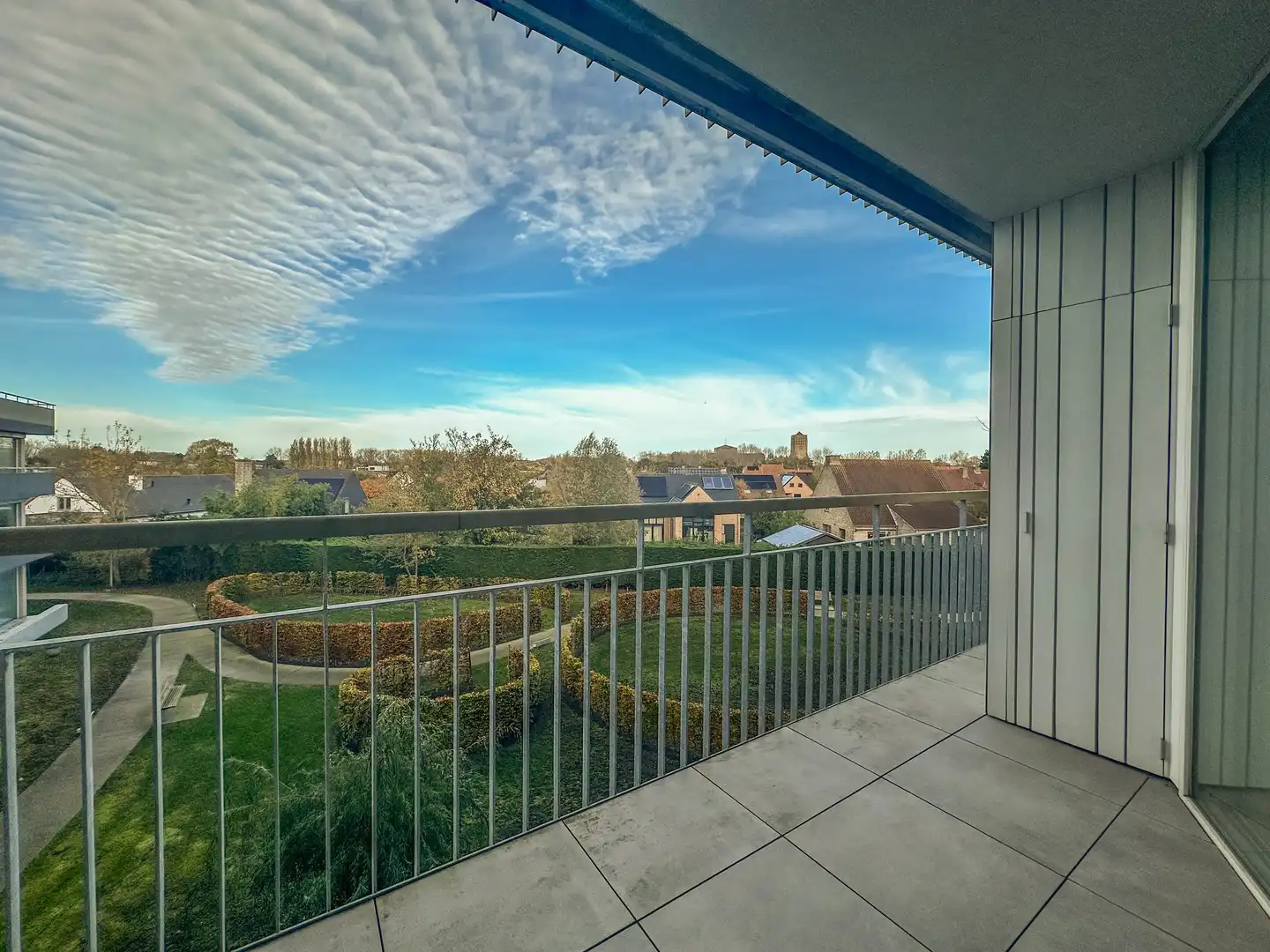 Welgelegen nieuwbouw assistentiewoning in hartje Oostduinkerke-dorp. foto {{pictureIndex}}