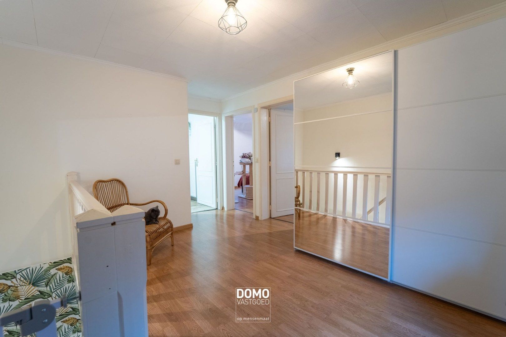 RUIME, INSTAPKLARE EN GERENOVEERDE WONING MET KANTOORGEBOUW INCLUSIEF PARKEERGELEGENHEID, TUIN EN ZWEMBAD TE MIELEN BOVEN AALST (GINGELOM) foto 19