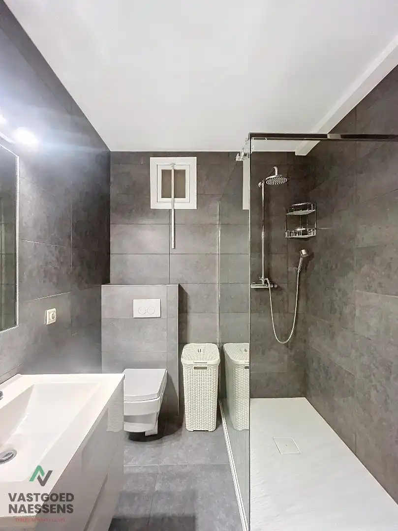 GEMEUBELDE STUDIO MET ZIJDELINGS ZEEZICHT foto 7