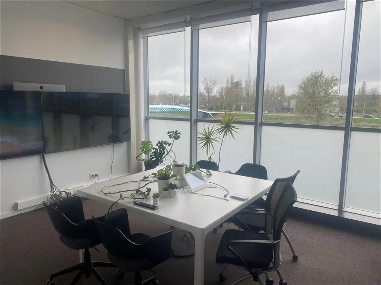 Kantoorgebouw aan de Watersportbaan foto 10