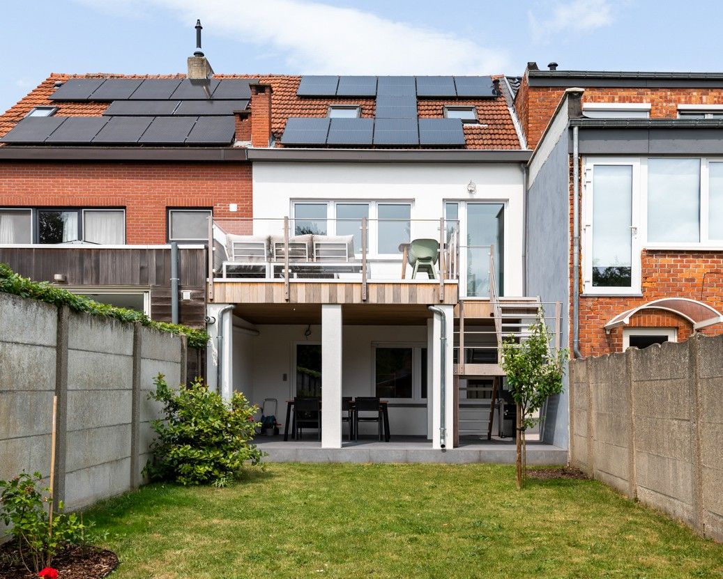Energiezuinige woning met 3 slaapkamers, 2 badkamers,  garage en tuin in Schoten! foto {{pictureIndex}}