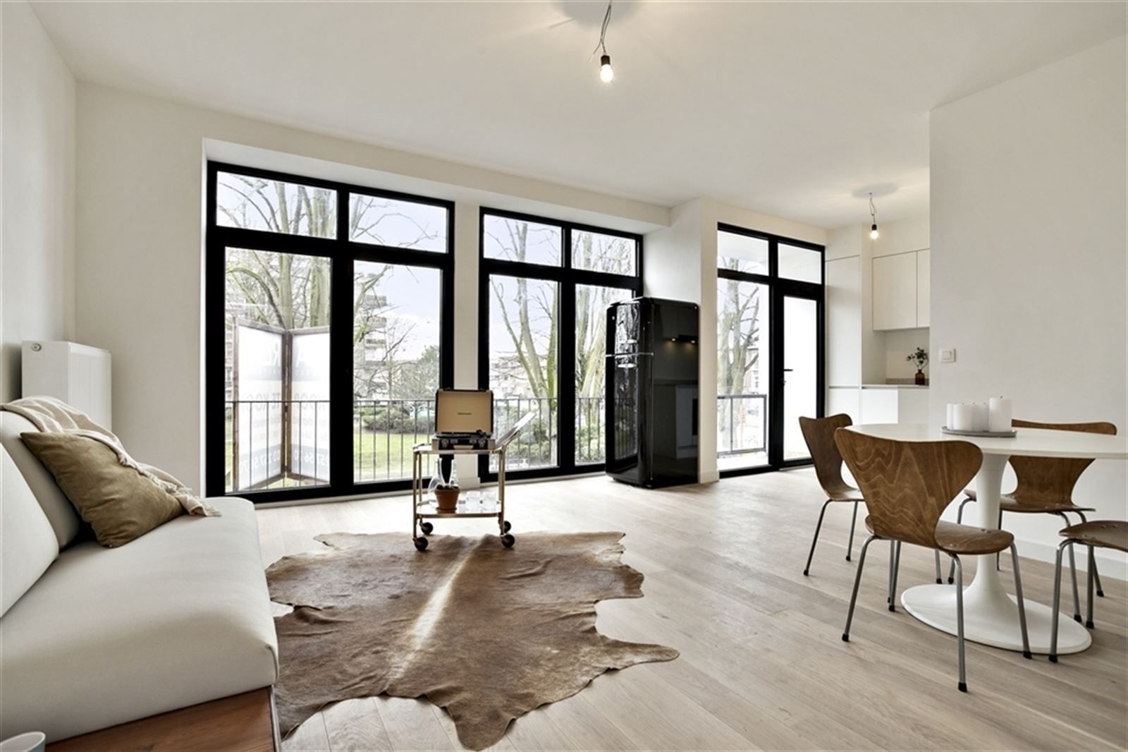 Stijlvol gerenoveerd 1 SLPK appartement op heerlijke ligging te Mortsel. foto 2