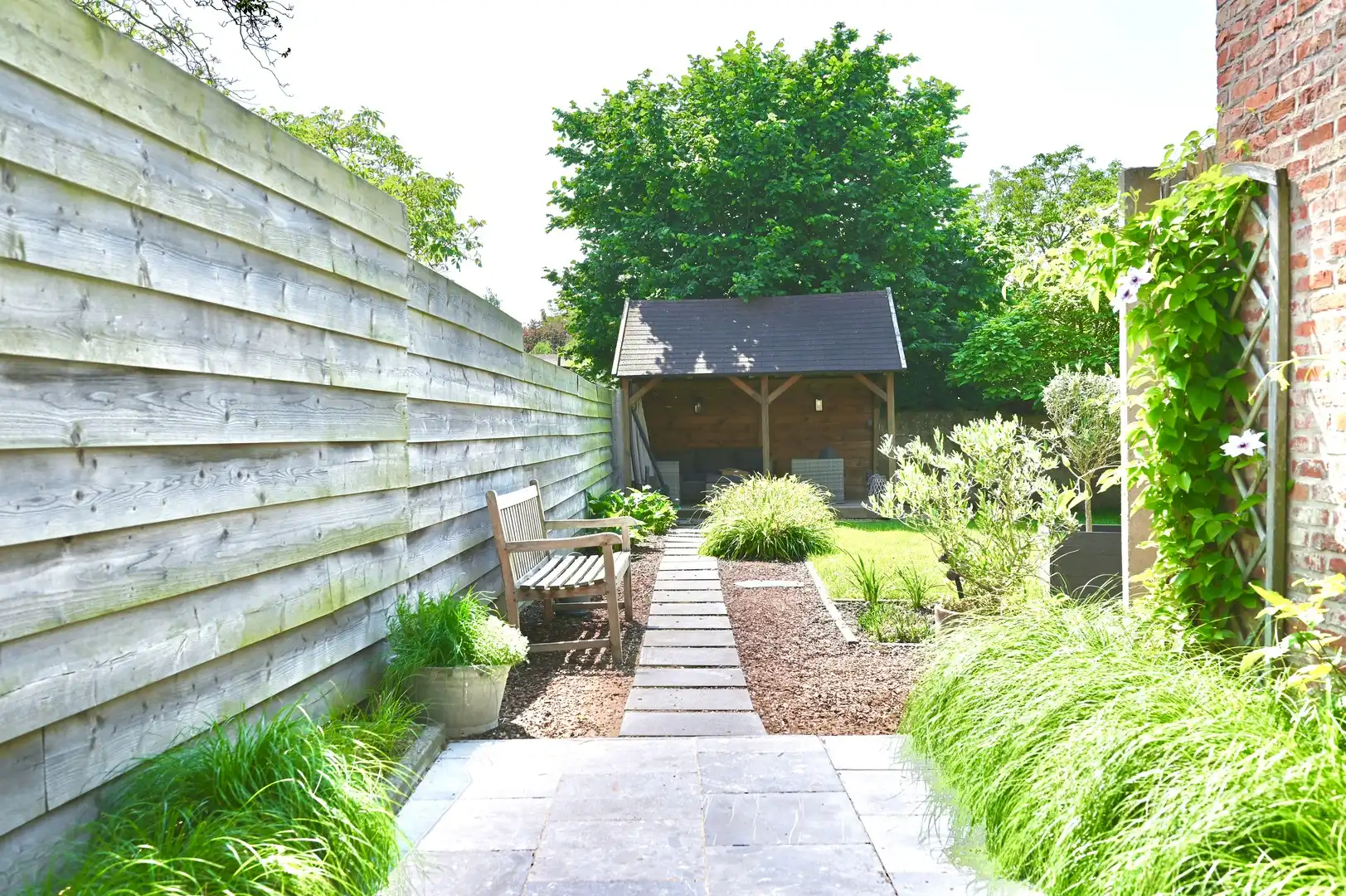 Rustig wonen, veel ruimte en volledig instapklaar! foto 2