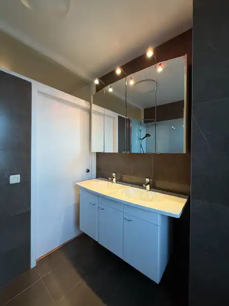 *** COMPROMIS IN OPMAAK *** - Rustig en zongeoriënteerd 3-slaapkamerappartement met terras en open uitzicht op water foto 13