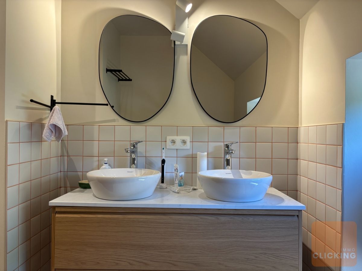 Slim wonen in stijl: volledig gerenoveerde woning in het groene Borchtlombeek foto 22