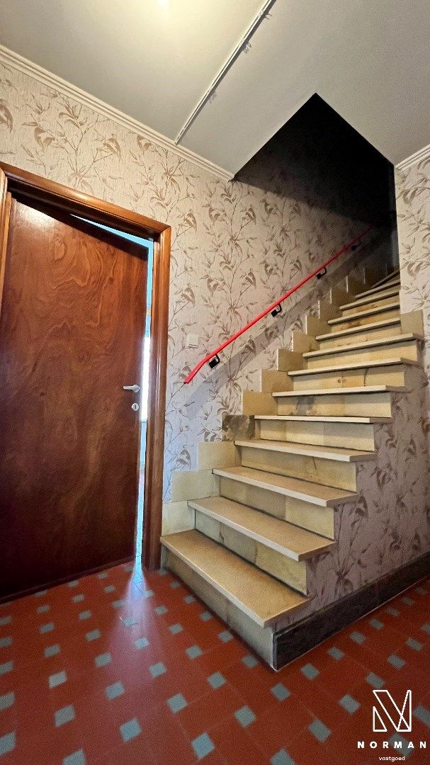 Sterke woning met mogelijks 5 kamers, 2 garages op 473 m² foto 10