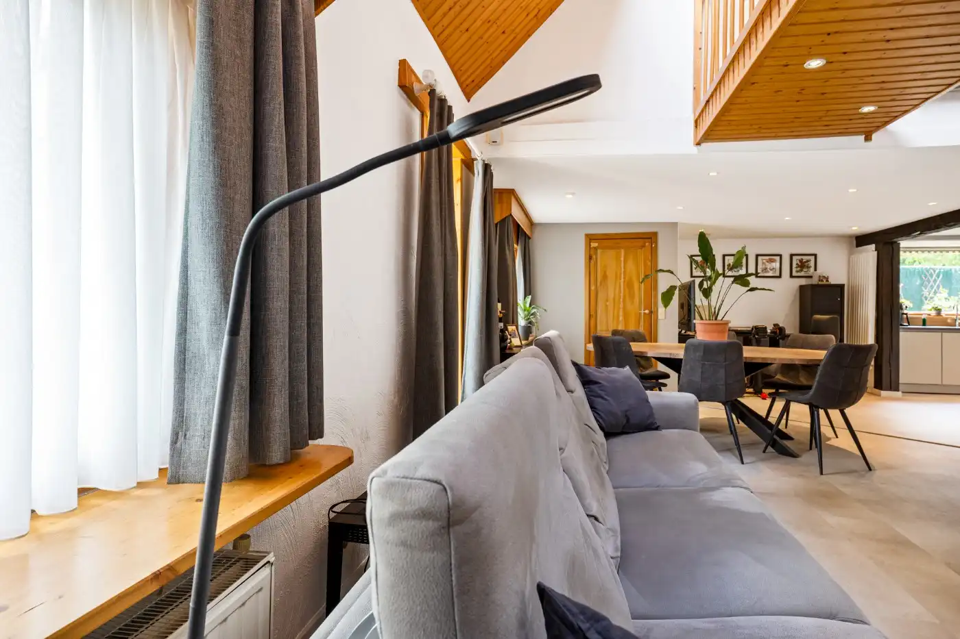 Top gelegen, charmante, vrijstaande woning met 3 slpk. en prachtige zuid-tuin foto 3