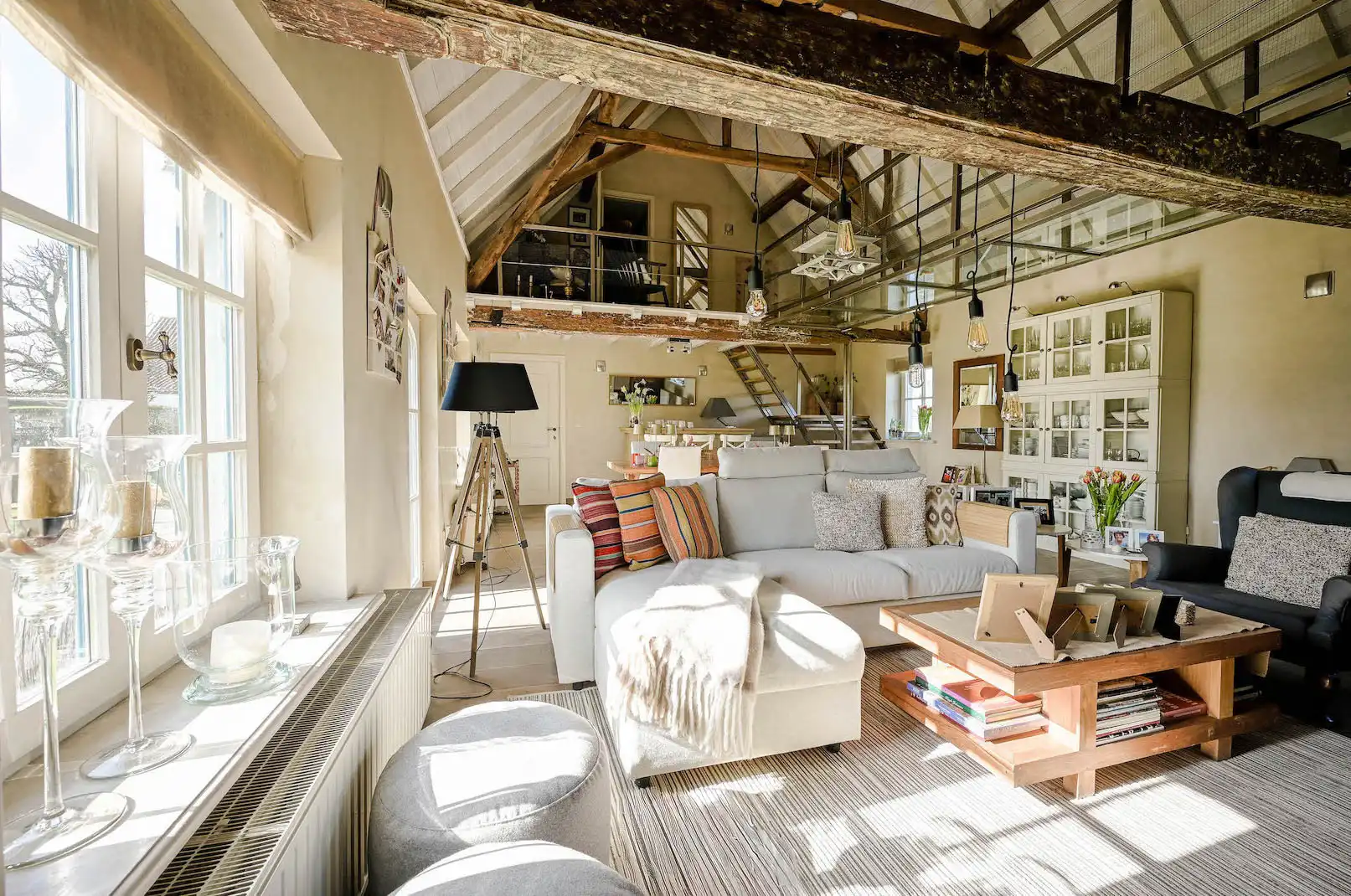 Idyllisch gelegen landgoed, voormalige hoeve, met karakterwoning, vakantieverblijf/boutique B & B met 6 vergunde kamers, parking en weide op circa 1 ha foto 22
