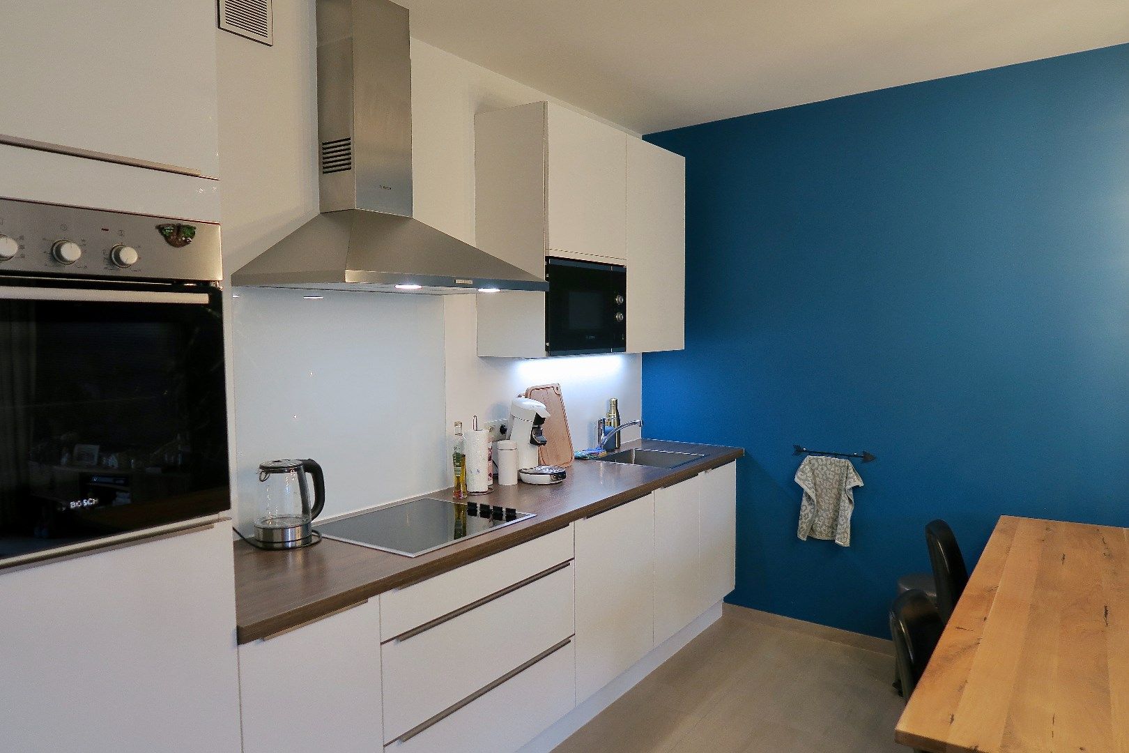 Bijna-nieuwbouw gelijkvloers appartement met tuin. foto 9