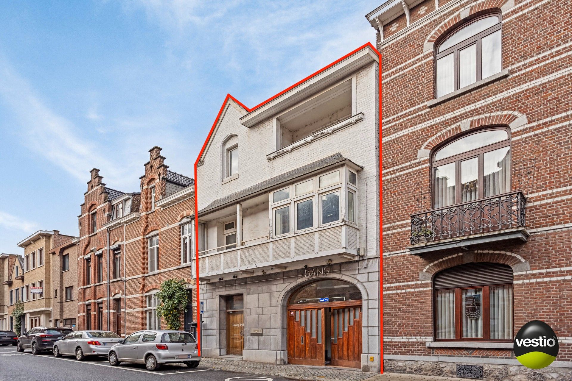 POLYVALENT KANTOORGEBOUW IN SINT-TRUIDEN foto {{pictureIndex}}