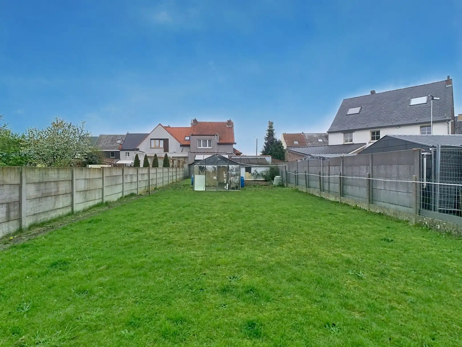 Mooi te renoveren 3-gevel woning!! foto 21