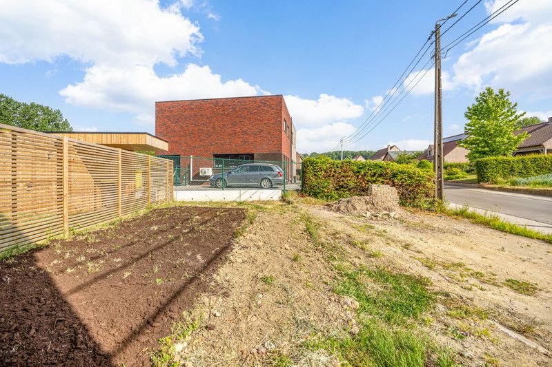 Half-open, recente woning met tuin, 3 slaapkamers en parking foto 32