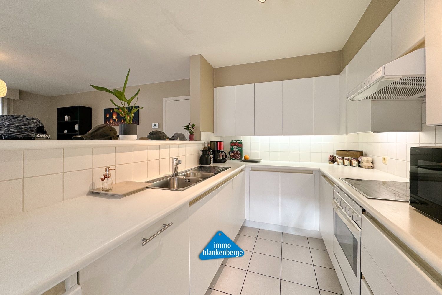 Ruim gelijkvloers appartement met voortuin en autostaanplaats foto 8