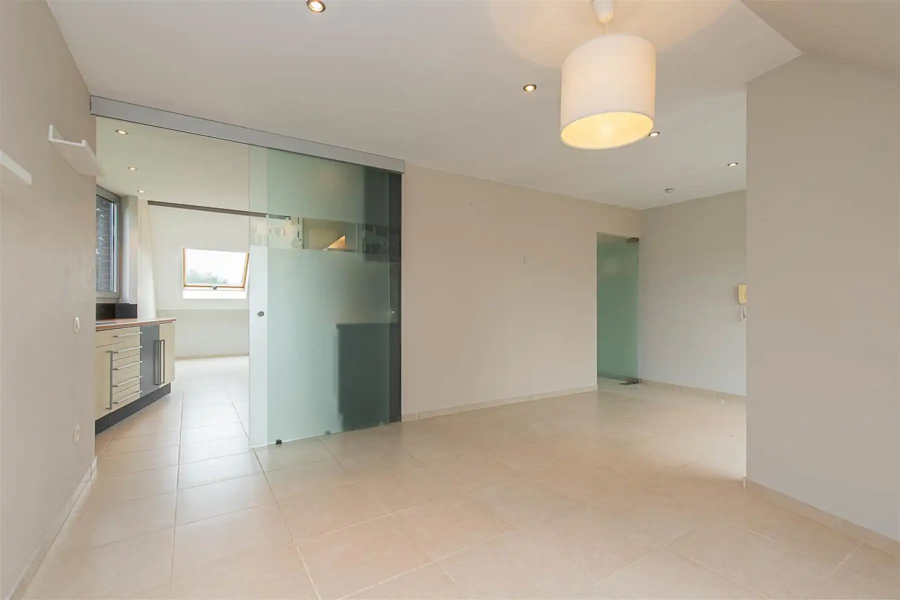 WICHELEN - Lichtrijk duplexappartement mét staanplaats. foto 5