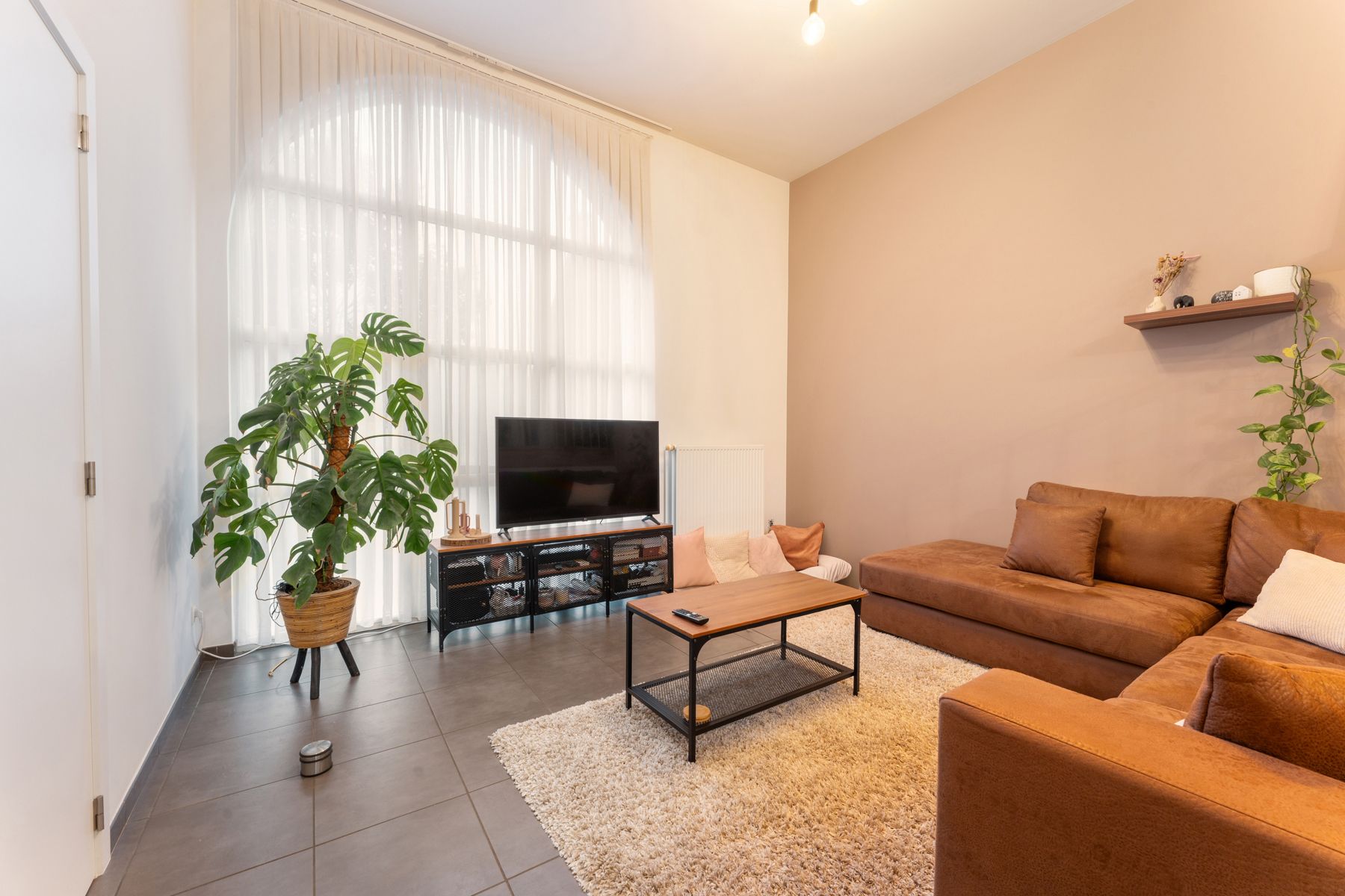 Instapklare woning  met 4 slpk, garage en stadstuin foto 2