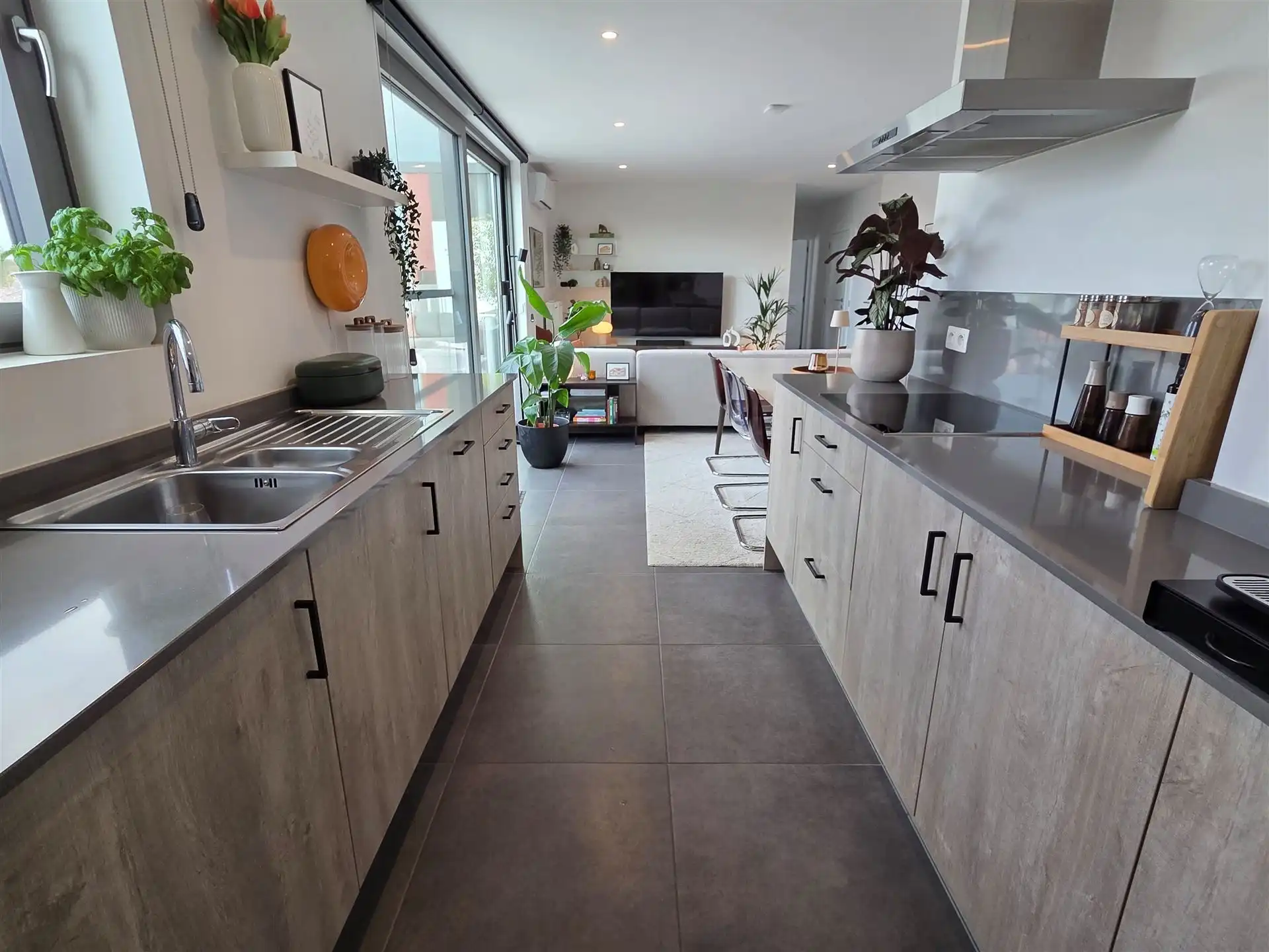 Energiezuinig appartement met 2 slks, zeer groot terras, carport en kelderberging foto 5