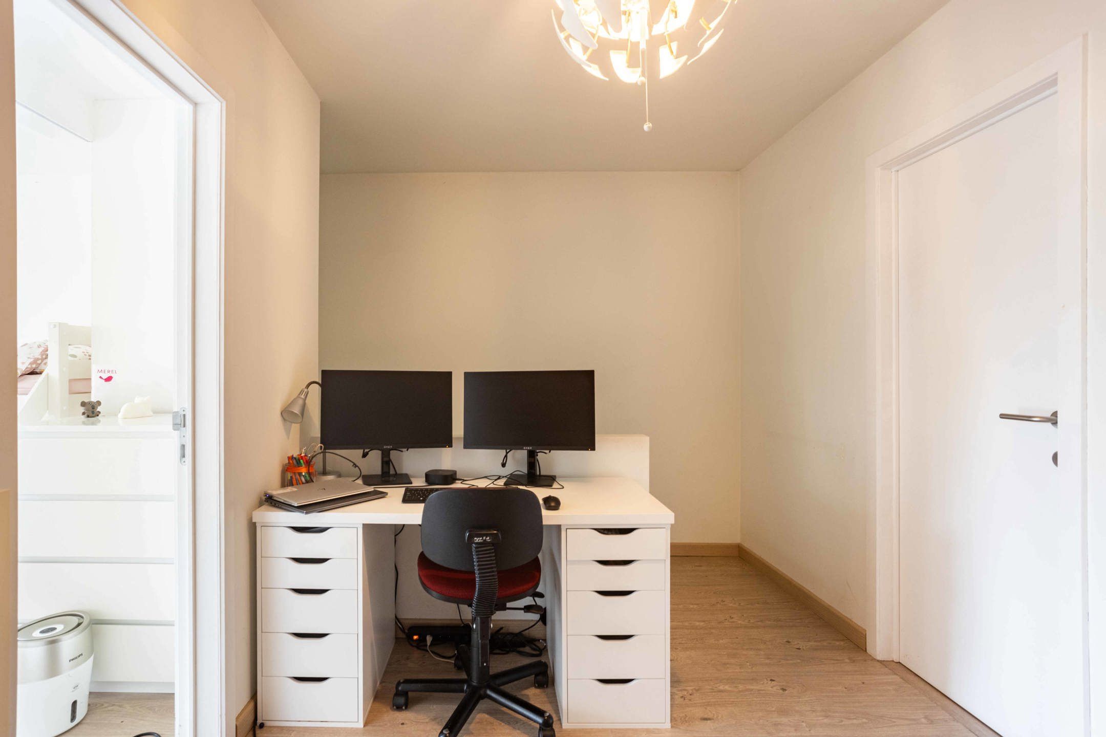 Goed gelegen, ruime & instapklare eigendom met tuin & garage foto 24