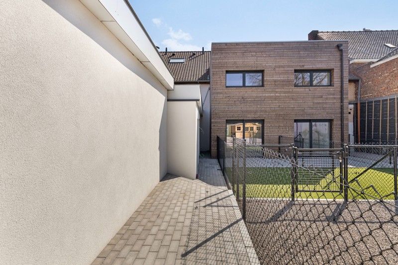 Volledig gerenoveerd, gelijkvloers appartement  met tuin en parkeerplaats TE KOOP in Beveren-Leie! foto 22