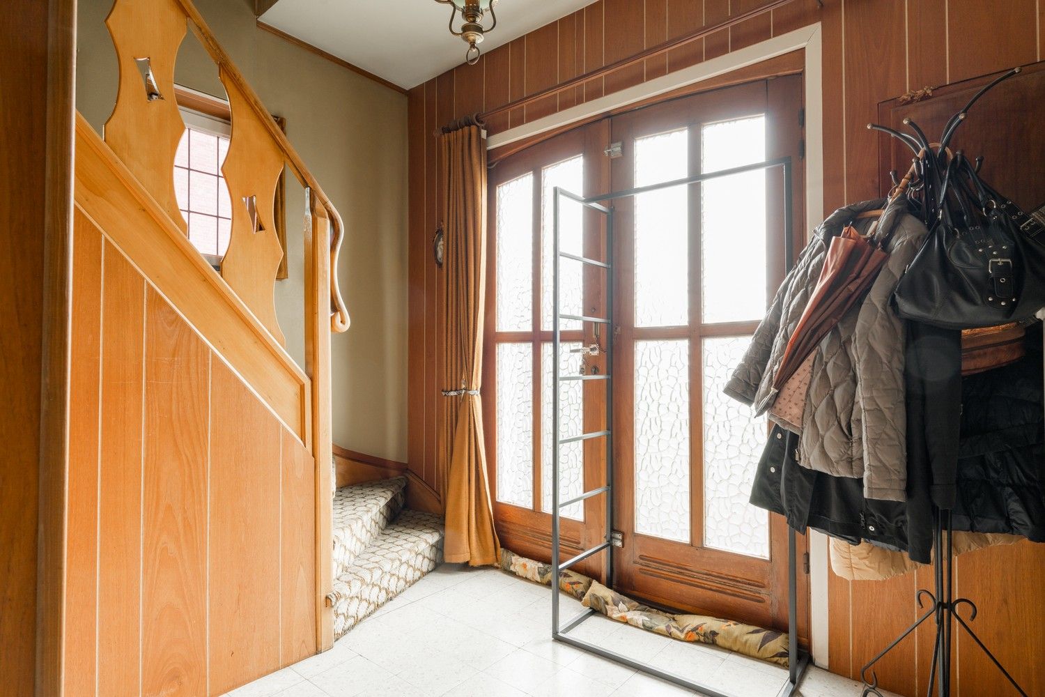 Karaktervolle woning met potentieel op toplocatie in het centrum van Hechtel foto 15