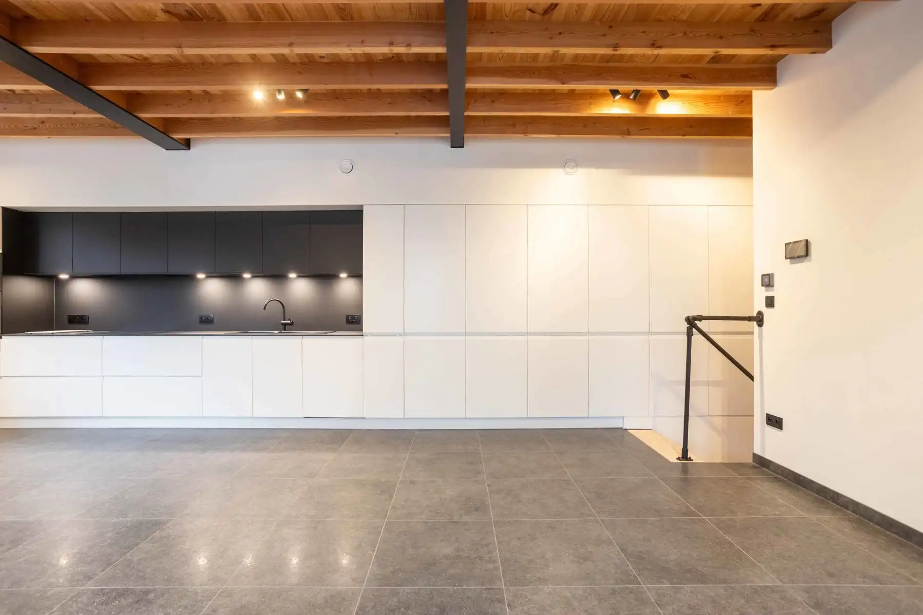 Uniek energiezuinig pakhuis met loftgevoel! foto 8