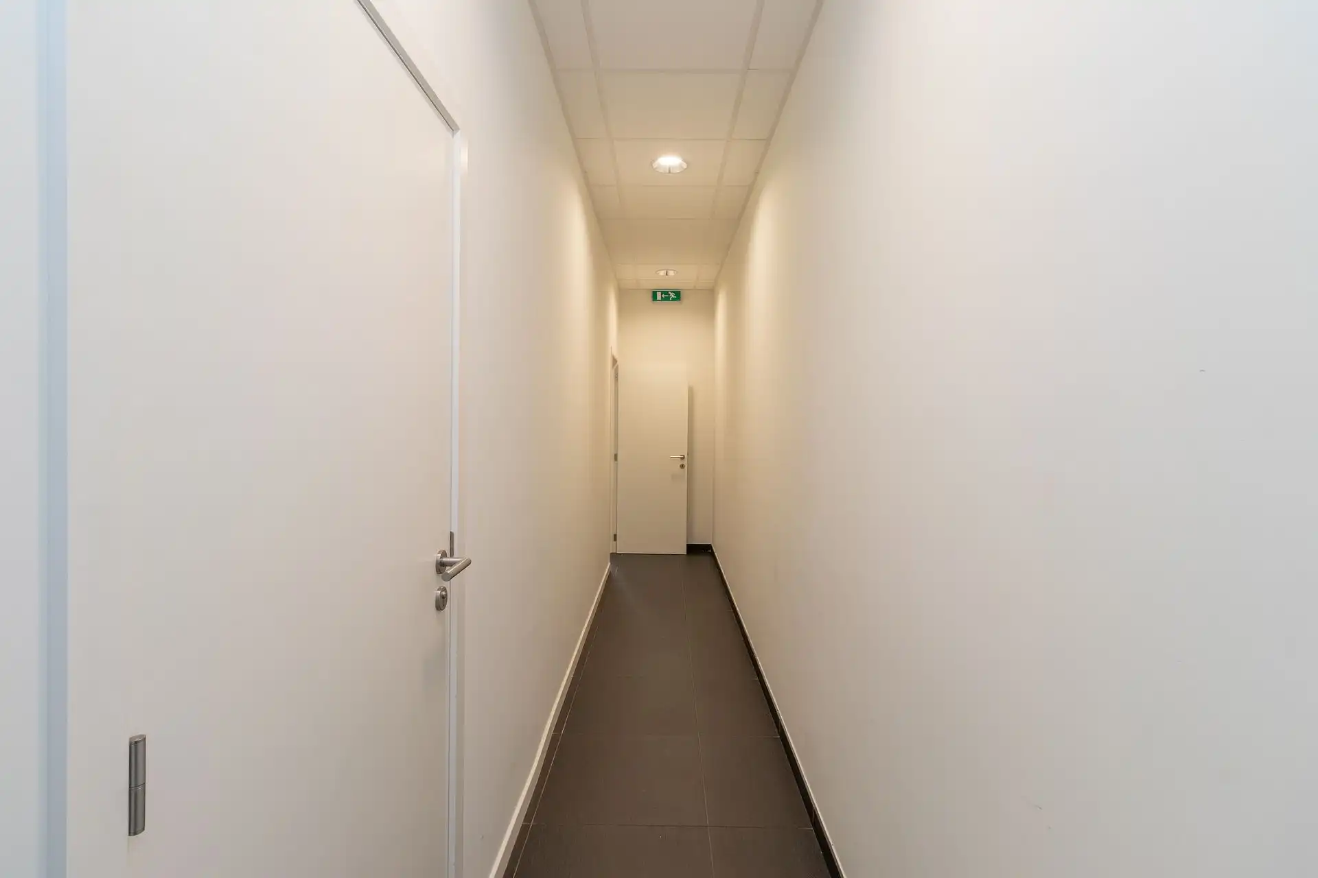 Handelspand met maximale zichtbaarheid in centrum Wilrijk foto 8