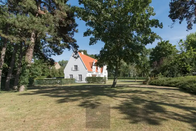 Hoofdfoto van de publicatie: Uitzonderlijke villa op 3299m² gelegen op toplocatie te Nieuwpoort-Bad.