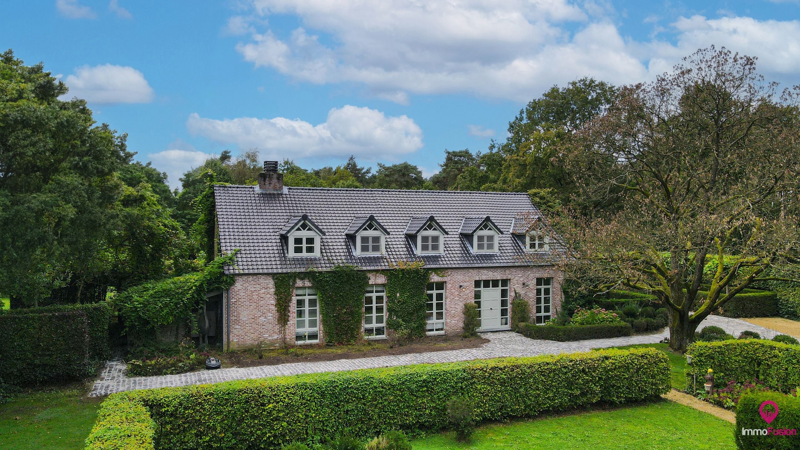 Uitzonderlijk gelegen villa met 5 slpks + zwembad op 1,97ha! foto 57
