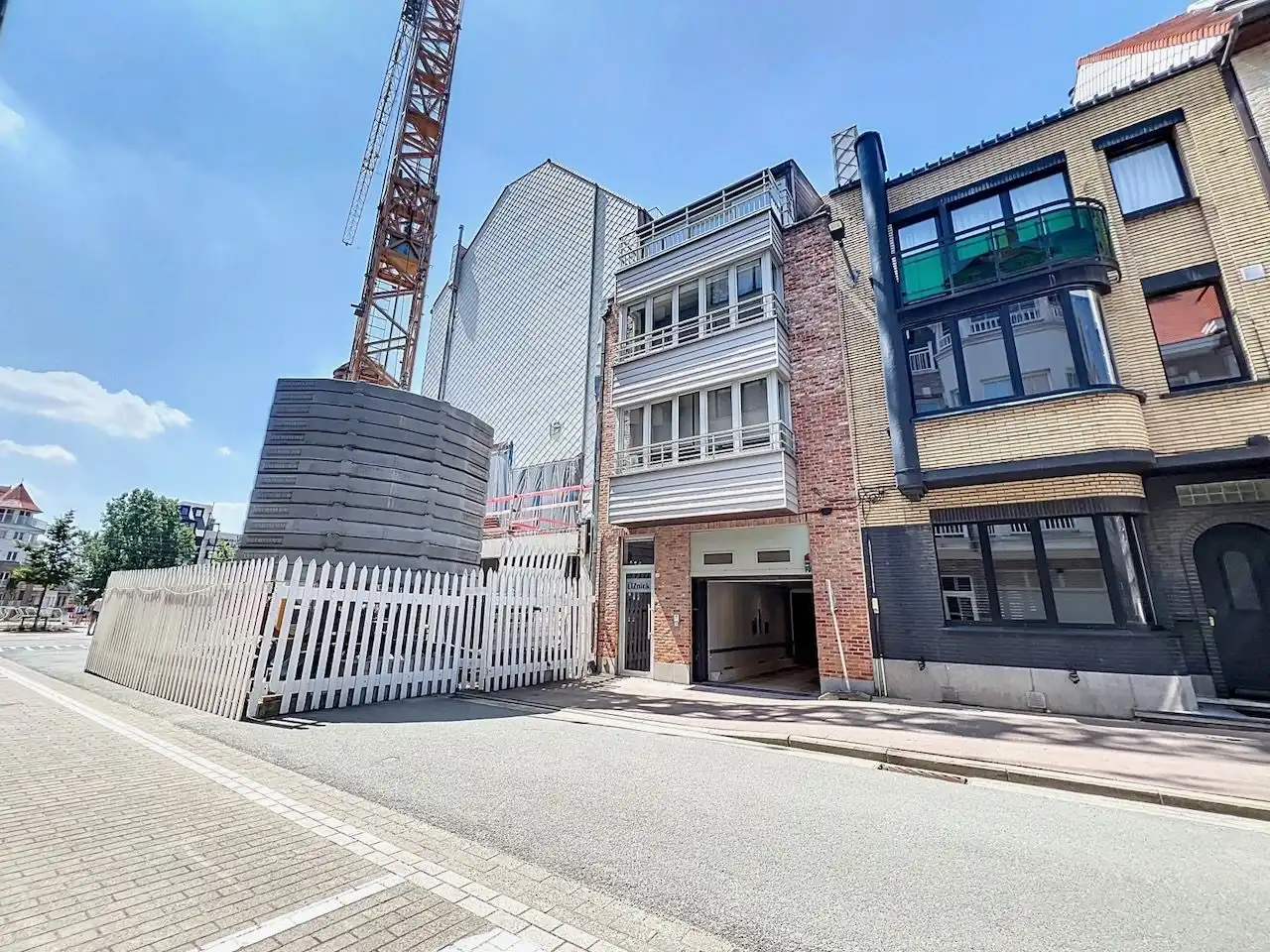 Buitengewoon ruime twee dubbele garagebox geschikt voor vier wagens foto 4