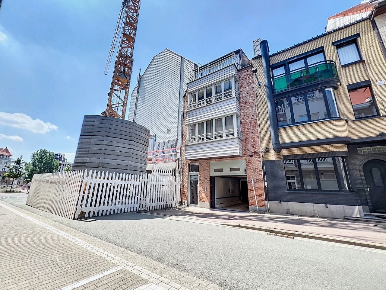 Buitengewoon ruime twee dubbele garagebox geschikt voor vier wagens foto 4