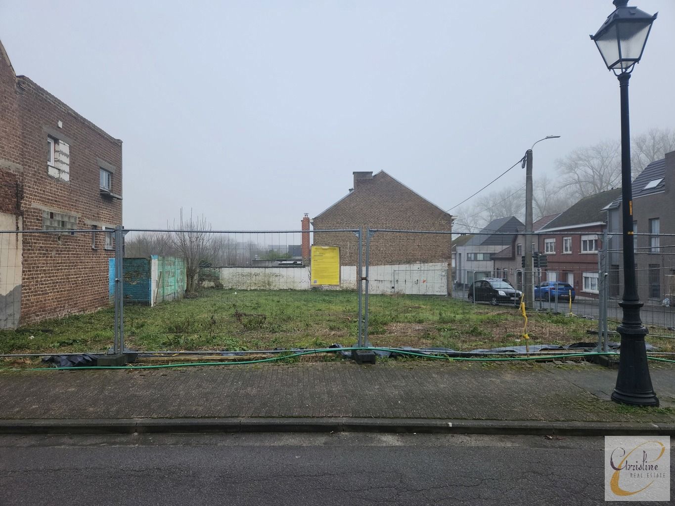 Projectgrond met vergunning voor 3 eengezinswoningen foto 2