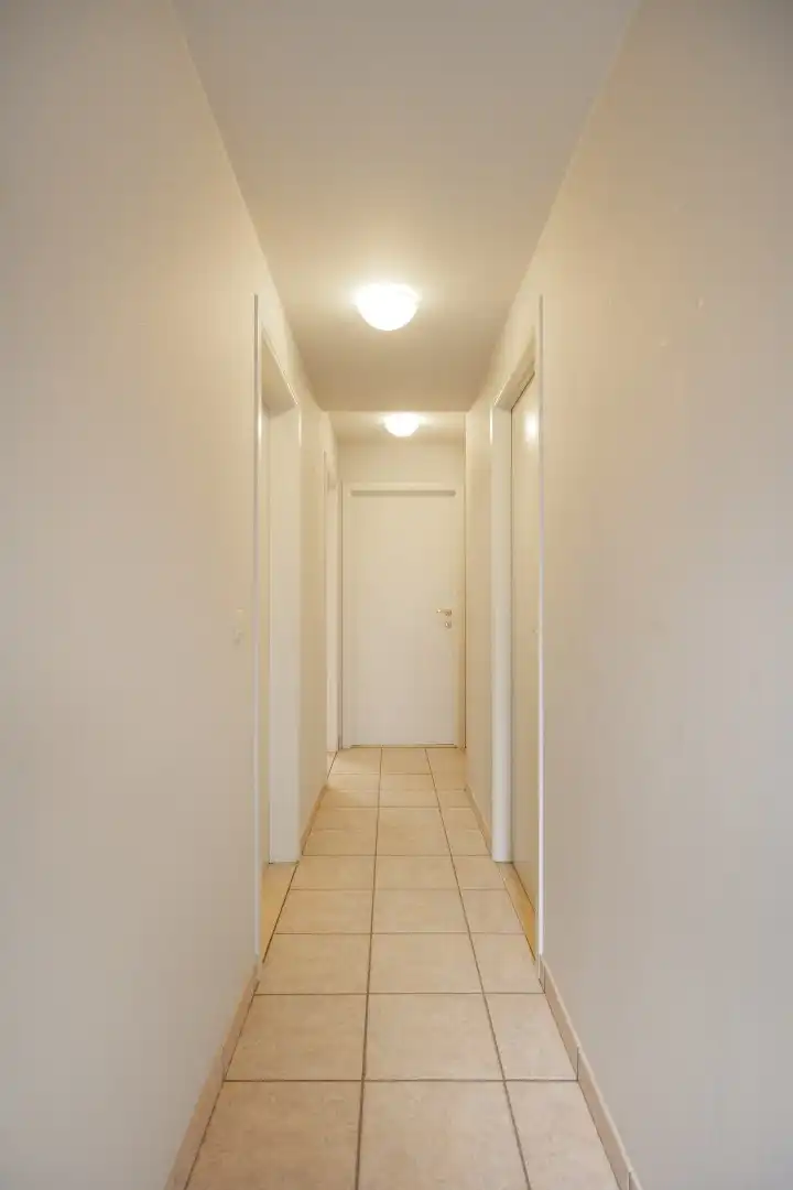 Ruim gelijkvloers appartement met terras en 2 slaapkamers te Overpelt centrum. foto 12