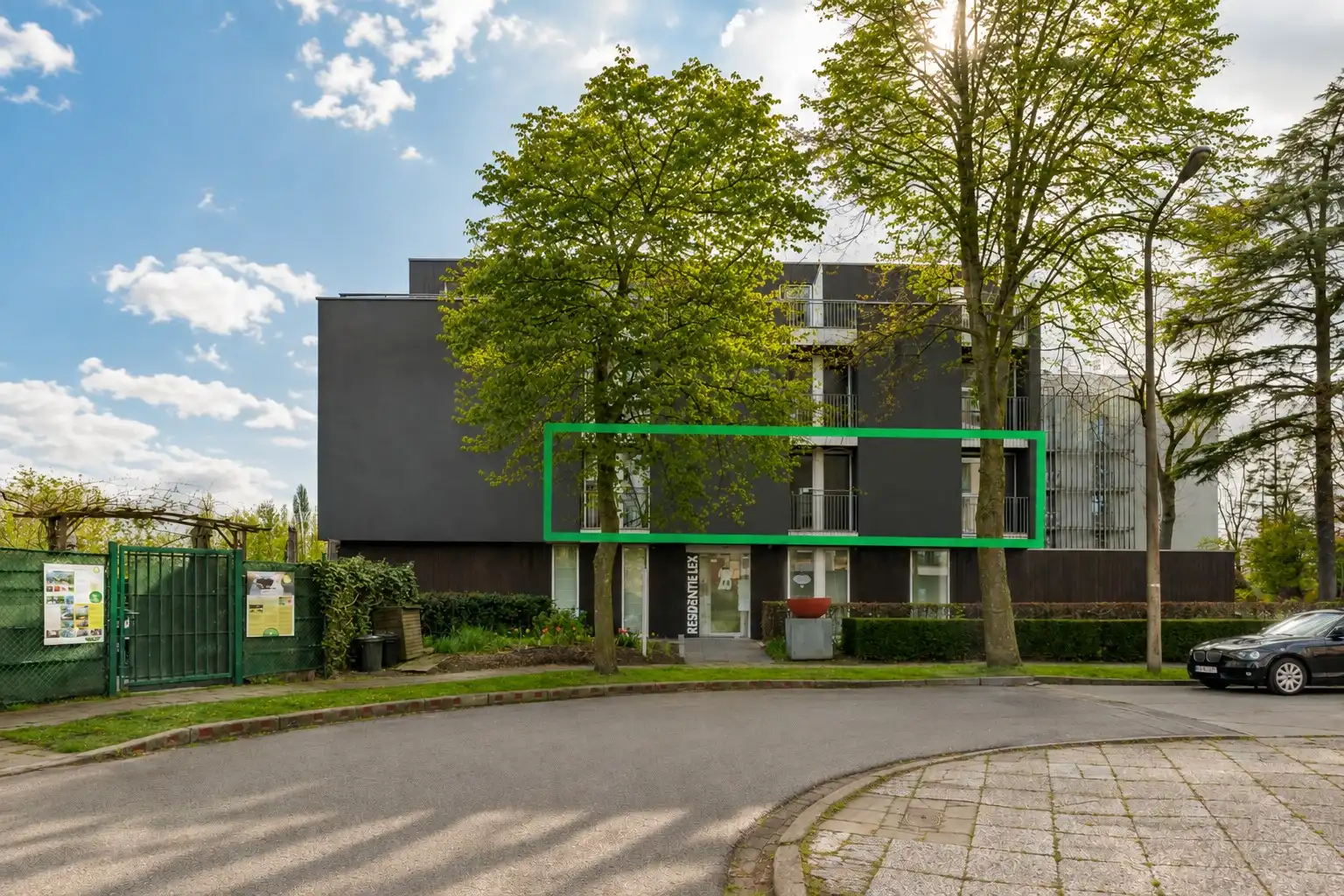 Prachtig 3-slaapkamer appartement en autostaanplaats in rustige en groene omgeving foto {{pictureIndex}}