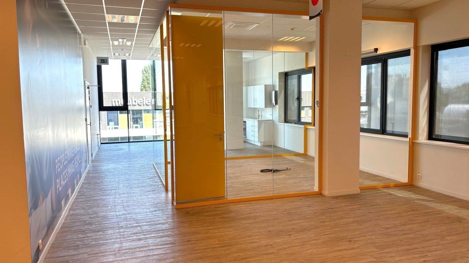 Instapklaar kantoor te huur aan de voorhaven in Gent foto 5