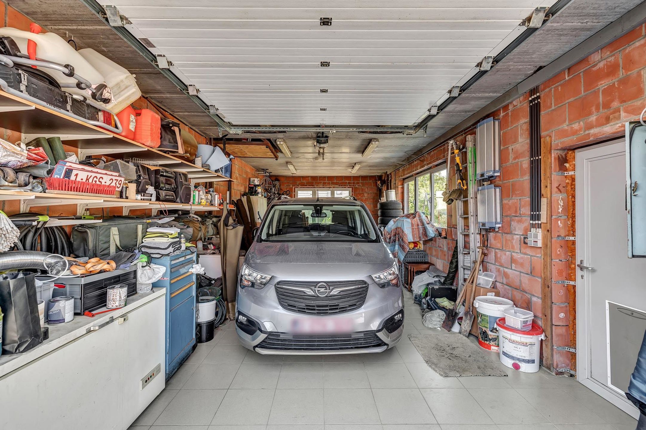 Instapklare woning met ruime garage en tuin foto 20